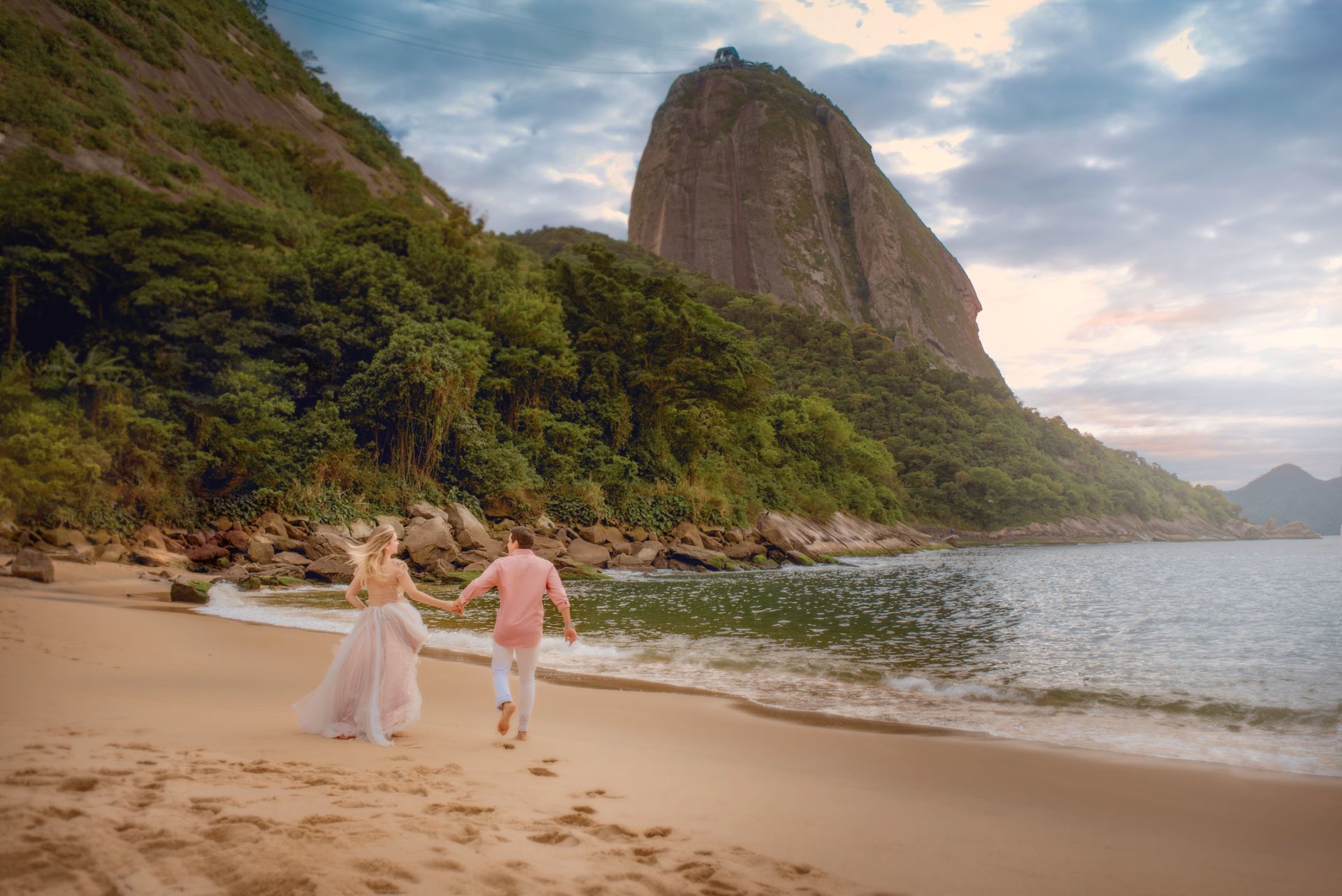 Foto Ensaio casal Fine Art na Praia da Urca - RJ Foto Ensaio casal Fine Art na Praia da Urca - RJ - Imagem 1