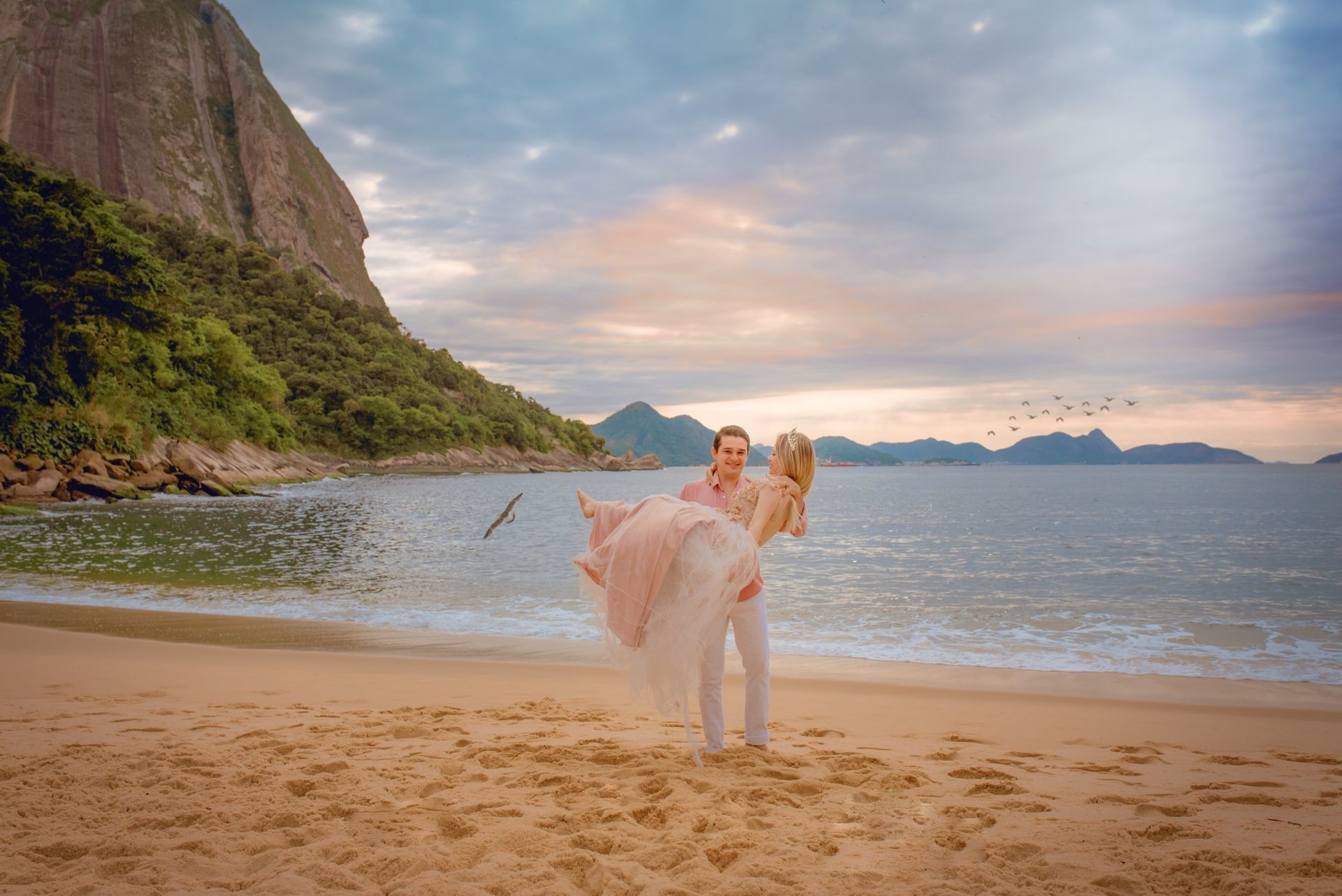 Foto Ensaio casal Fine Art na Praia da Urca - RJ Foto Ensaio casal Fine Art na Praia da Urca - RJ - Imagem 0
